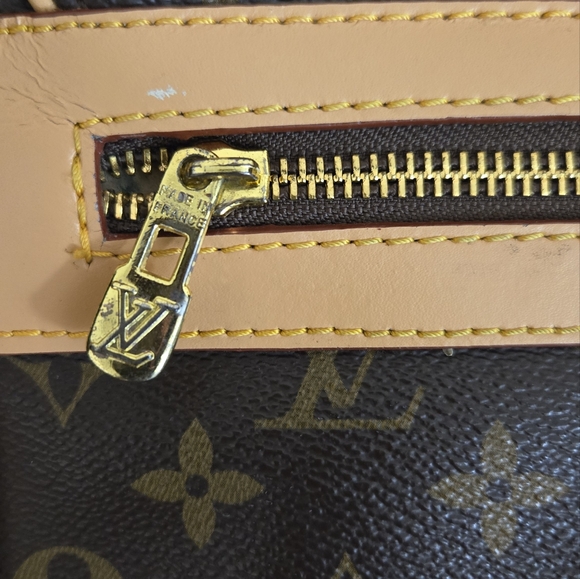 Messenger Bag w/ Crossbody Shoulder Strap (Unisex) - Picture 6 of 16